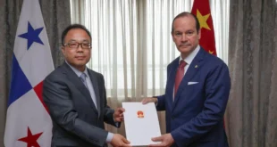 Canciller Martínez-Acha recibe copia de cartas credenciales del nuevo embajador de China en Panamá
