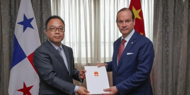Canciller Martínez-Acha recibe copia de cartas credenciales del nuevo embajador de China en Panamá