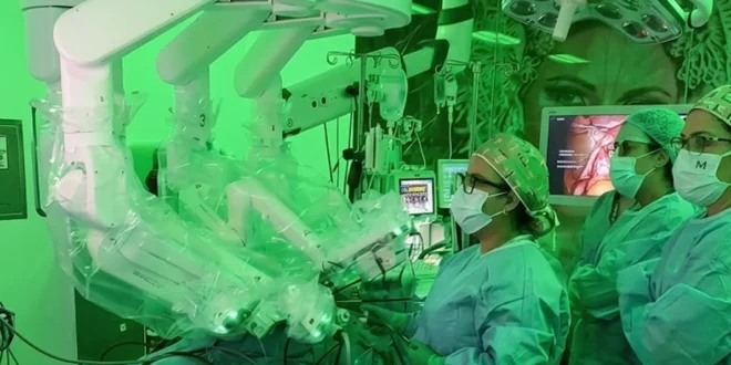 Cirugía robótica permite preservar riñón de paciente de 89 años con cáncer renal