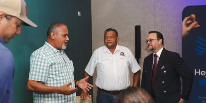 Julio Moltó se reúne con empresas ganadoras del Concurso Hecho en Panamá