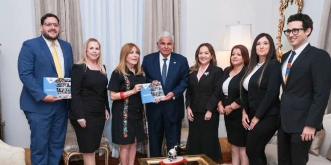 Junta Nacional de Escrutinio entrega a Mulino la Memoria del proceso electoral 2024