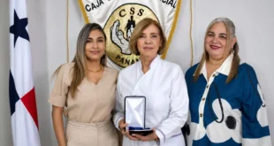María Batista, enfermera geriatra de la CSS, recibe Premio a la Excelencia “Ruth Pérez de Peré”