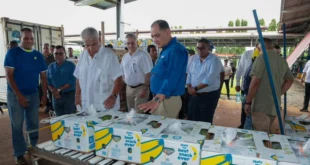 Mulino recorre operaciones de Chiquita y destaca reactivación bananera en Bocas del Toro