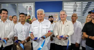 Presidente Mulino entrega renovado Estadio Armando Dely Valdés y anuncia nuevos proyectos para Colón