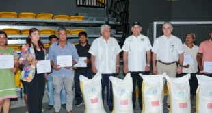 Presidente Mulino entrega fertilizantes y certificados técnicos para impulsar agricultura familiar en Bocas del Toro