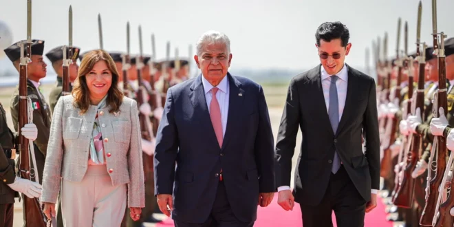 Presidente Mulino llega a México con honores para reunión oficial con Claudia Sheinbaum