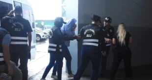 Golpe a presunta red que habría borrado cuentas millonarias en E-Tax: 12 quedan detenidos por Operación Pandora