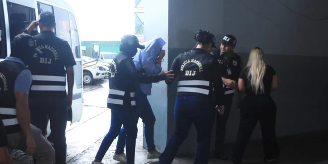 Golpe a presunta red que habría borrado cuentas millonarias en E-Tax: 12 quedan detenidos por Operación Pandora