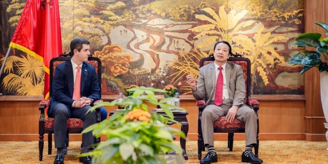 Panamá busca atraer inversión vietnamita y ofrece su hub logístico a VinFast