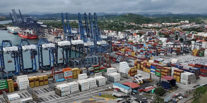 Puertos panameños crecen a 4.9 millones de TEU pese a transición de Balboa y Cristóbal
