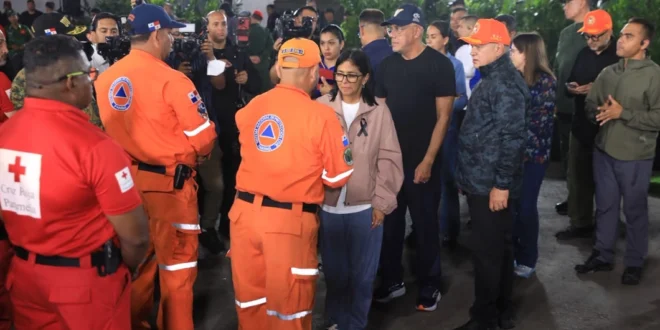 Rescatistas Panameños reciben Medallas del Gobierno Venezolano; Venezuela no esta Sola