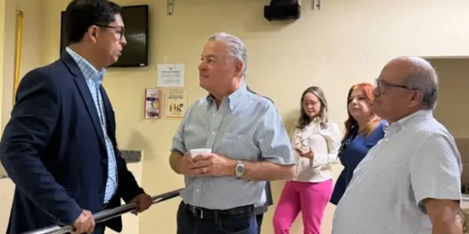 Contralor Anel Bolo Flores llega a La Unachi en visita de Cortesía