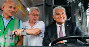 Presidente Mulino pone en marcha cinco buses 100% eléctricos para el Casco Antiguo