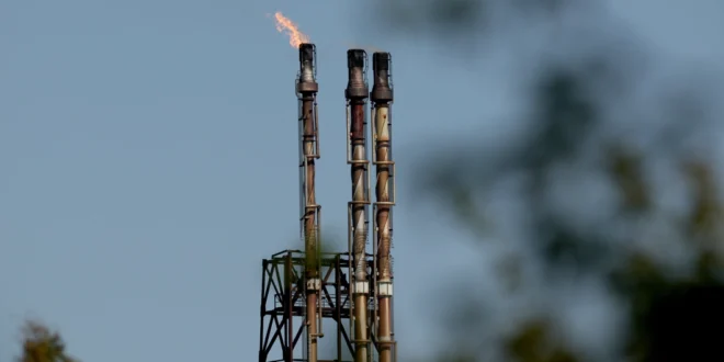Petróleo se desploma por expectativa de acuerdo entre Estados Unidos e Irán