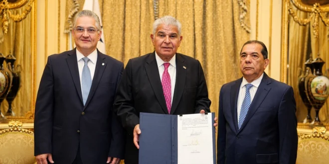 Presidente Mulino posesiona a Ventura Vega como nuevo ministro de Educación