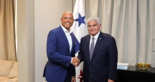 Presidente Mulino recibe a Mariano Rivera en el Palacio de las Garzas