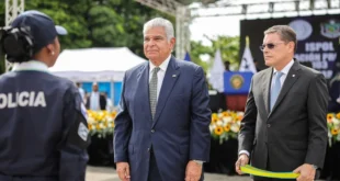 Presidente Mulino encabeza graduación de 731 policías y 43 agentes de migración