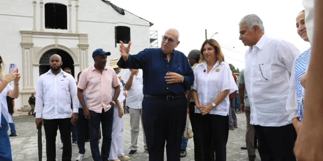Presidente Mulino inspecciona avances de la restauración integral de la Iglesia de San Felipe en Portobelo