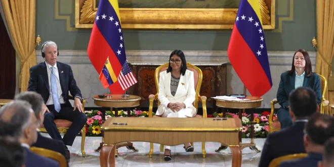 Venezuela firma acuerdos energéticos con Chevron y Eni durante visita de funcionario de Estados Unidos