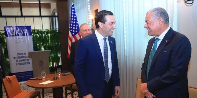 Anel Bolo Flores recibe elogios del Embajador Americano a su gestión