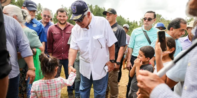 Gobierno inicia entrega de materiales de construcción a familias afectadas por el sismo