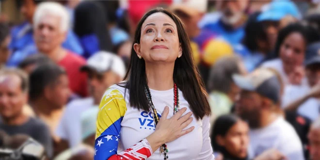 María Corina Machado regresa a Venezuela tras casi 10 meses fuera: “Estoy aquí, con ustedes”