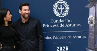 Messi y Antonela Roccuzzo llegan a Oviedo entre gaitas y aplausos para los Premios Princesa de Asturias