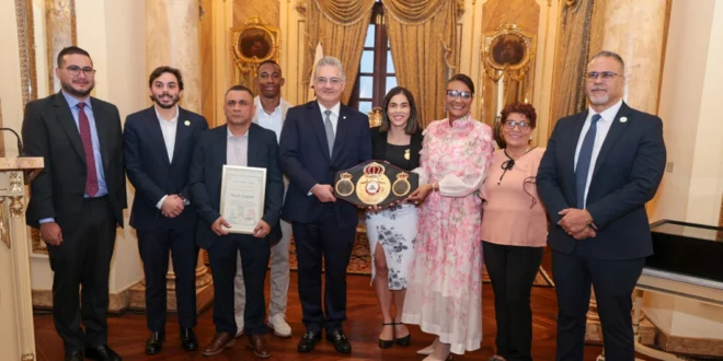 Panamá rinde homenaje a Nataly Delgado, campeona mundial supermosca de la AMB